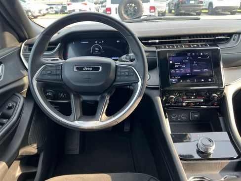 Used 2024 Jeep Grand Cherokee Altitude AWD/4WD image 34
