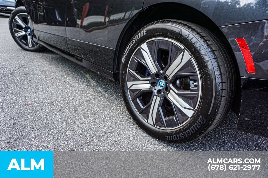 Used 2024 BMW iX xDrive50 w/ Premium Package AWD/4WD image 16