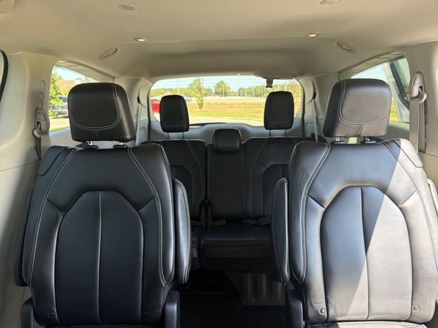 Used 2023 Chrysler Pacifica Touring-L FWD image 23