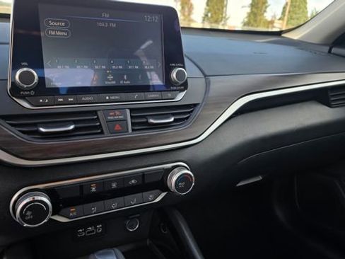 Used 2024 Nissan Altima 2.5 SV image 19
