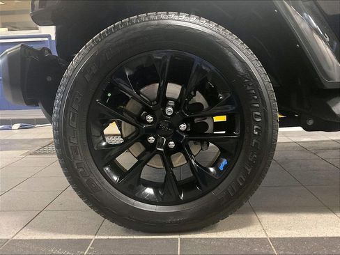 Used 2023 Jeep Wrangler Unlimited Sahara w/ Cold Weather Group AWD/4WD image 7