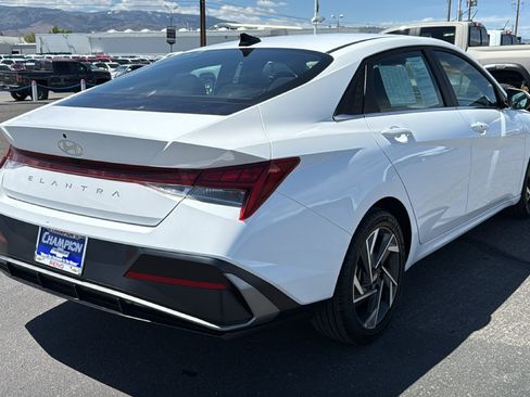 Used 2025 Hyundai Elantra SEL FWD image 5
