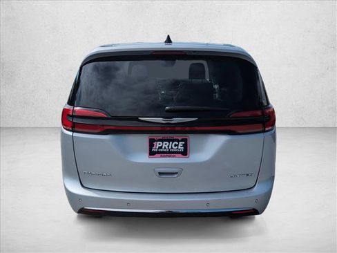 Used 2024 Chrysler Pacifica Limited FWD image 6