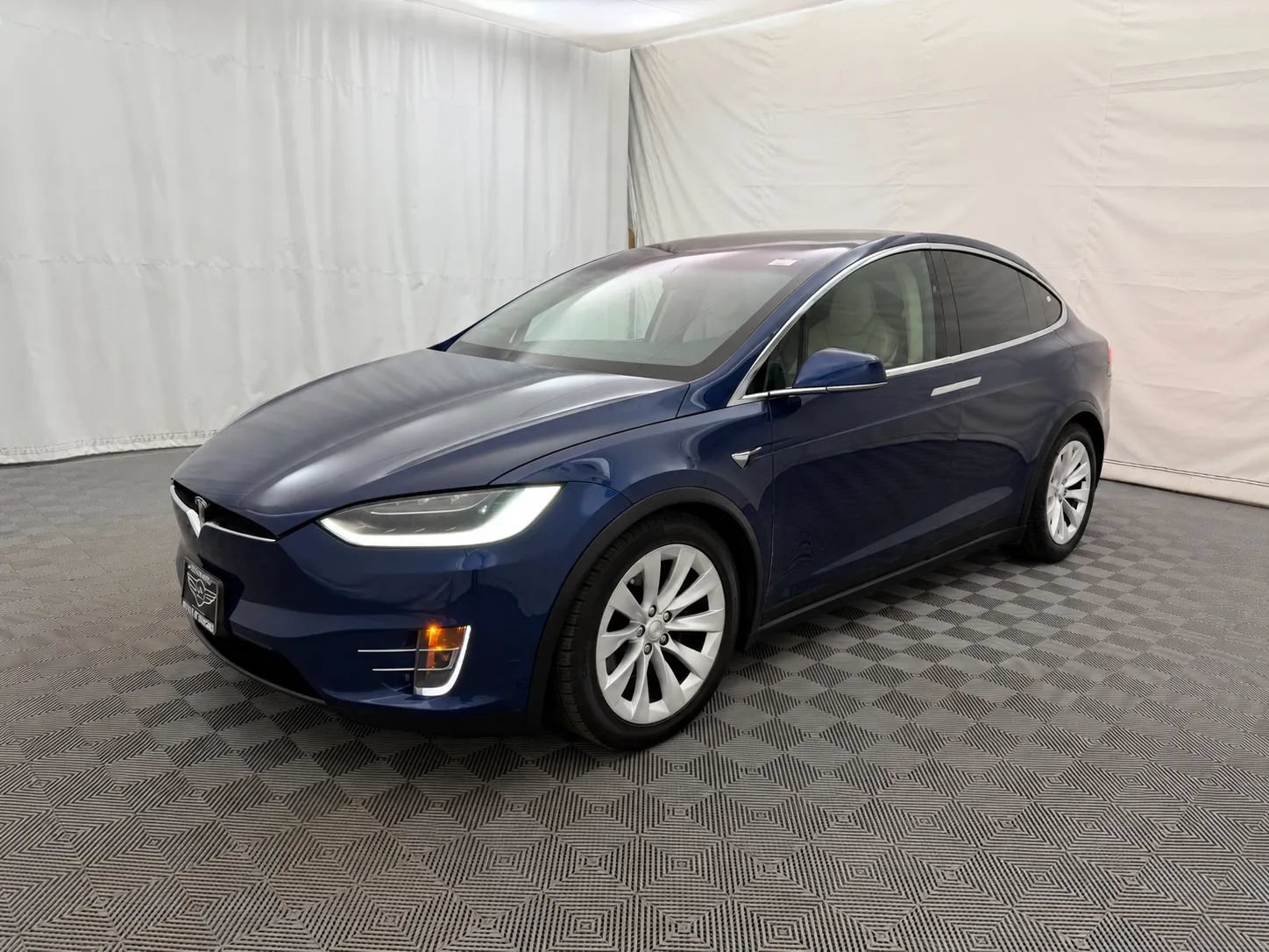 Used 2018 Tesla Model X 75D AWD/4WD image 2