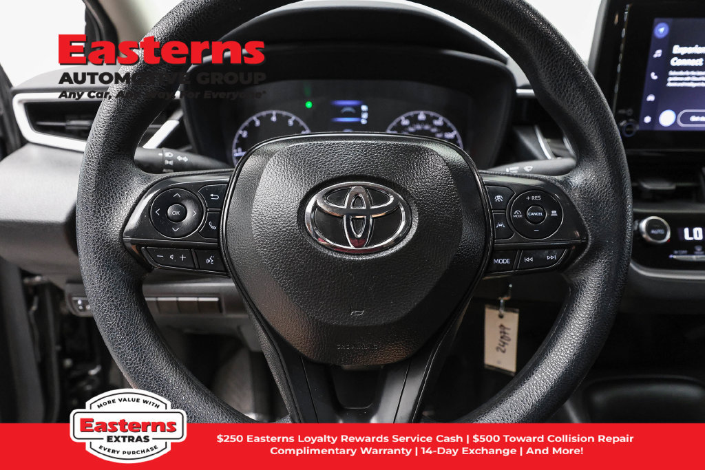 Used 2025 Toyota Corolla LE FWD image 11