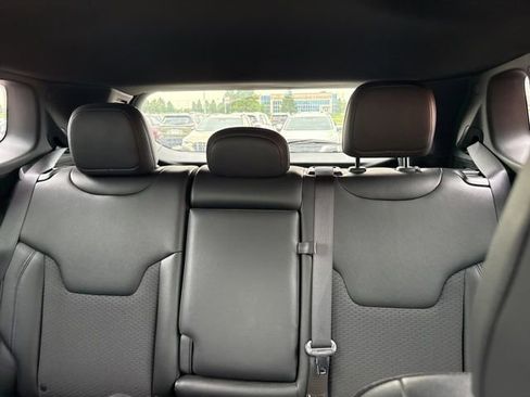 Used 2025 Jeep Compass Latitude w/ Convenience Group AWD/4WD image 6