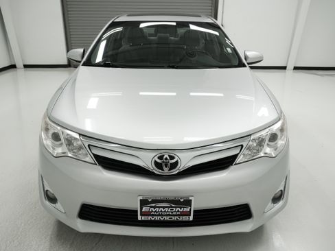 Used 2014 Toyota Camry XLE image 2