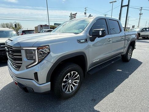 Used 2023 GMC Sierra 1500 AT4 w/ AT4 Premium Package AWD/4WD image 9