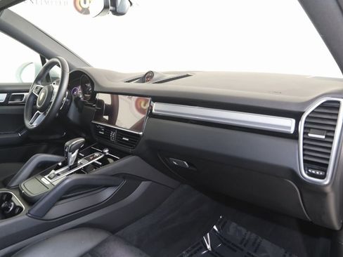 Used 2023 Porsche Cayenne Coupe image 86