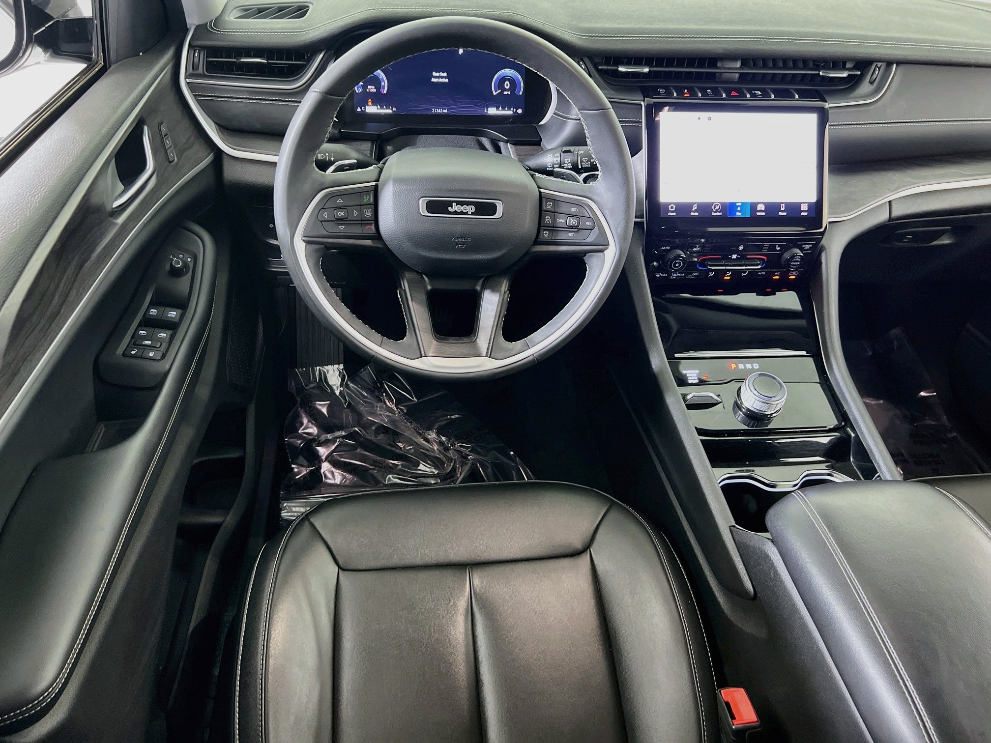 Used 2023 Jeep Grand Cherokee L Limited w/ Black Appearance Package AWD/4WD image 22