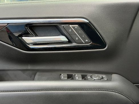 Used 2025 Chevrolet Suburban Z71 AWD/4WD image 21