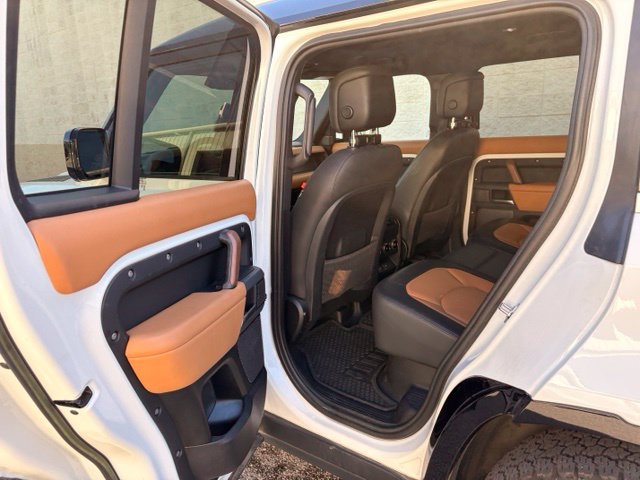 Used 2023 Land Rover Defender 110 X-Dynamic SE AWD/4WD image 13