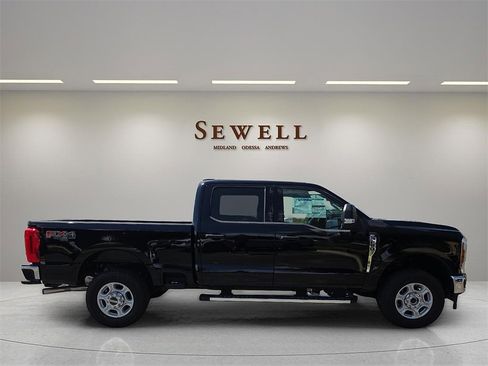 New 2025 Ford F250 XLT w/ FX4 Off-Road Package image 5