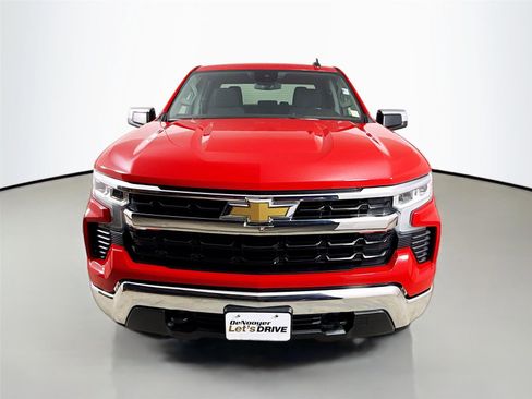 Used 2022 Chevrolet Silverado 1500 LT AWD/4WD image 4