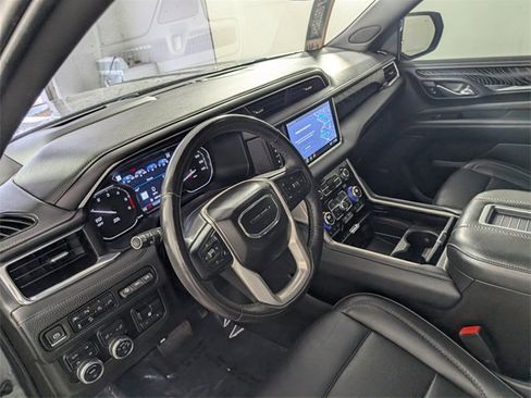 Used 2021 GMC Yukon Denali w/ Denali Premium Package image 10