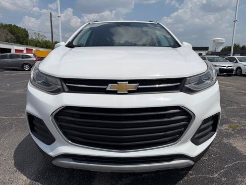 Used 2019 Chevrolet Trax LT w/ LT Convenience Package FWD image 2