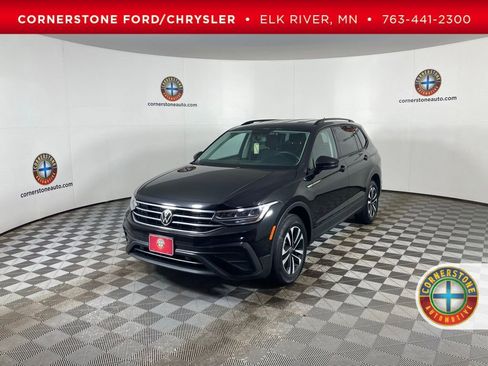 Used 2022 Volkswagen Tiguan S image 1