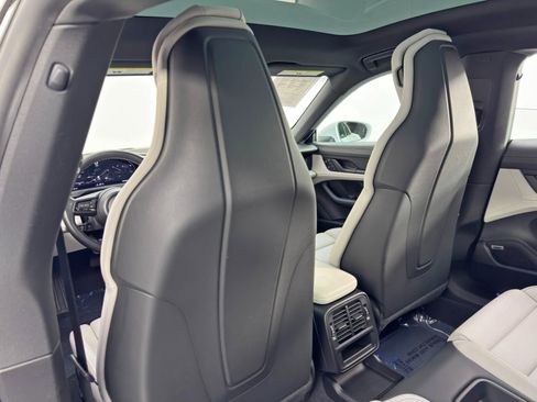 Used 2023 Porsche Taycan 4S w/ Premium Package image 36