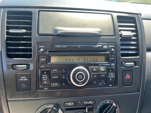 Used 2009 Nissan Versa Hatchback FWD image 17