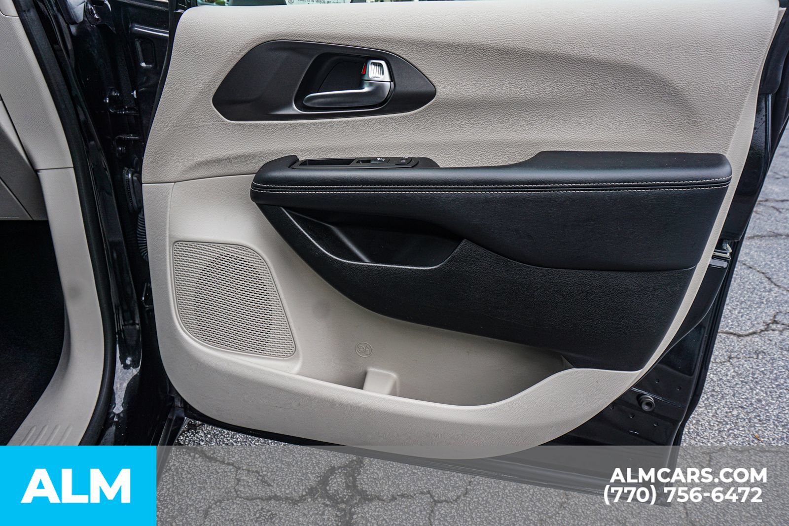 Used 2023 Chrysler Pacifica Touring-L FWD image 47