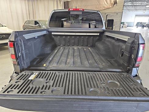 Used 2024 Nissan Frontier SV w/ SV Convenience Package image 12