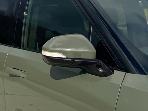 Used 2024 Rivian R1S Launch Edition image 79