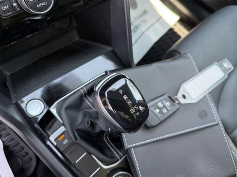 Used 2022 Volkswagen Taos SEL image 31