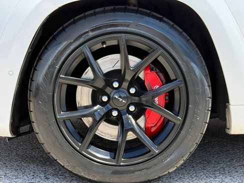 Used 2019 Jeep Grand Cherokee SRT image 28