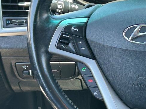 Used 2017 Hyundai Veloster FWD image 21
