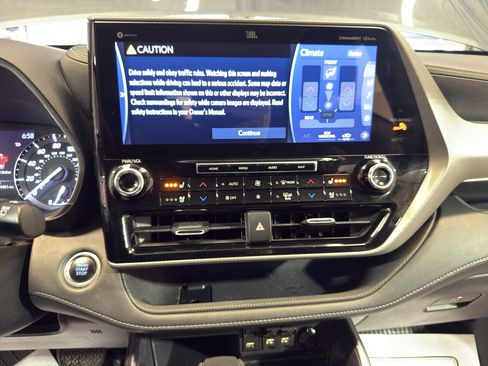 Used 2020 Toyota Highlander Platinum image 18