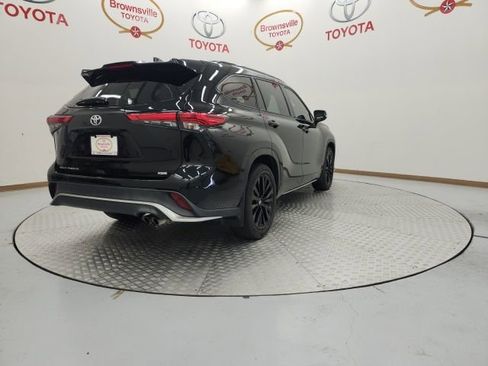 Used 2023 Toyota Highlander XSE image 8