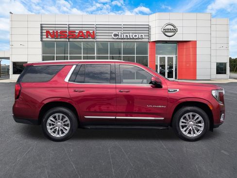 Used 2023 GMC Yukon SLT w/ SLT Premium Package RWD image 2