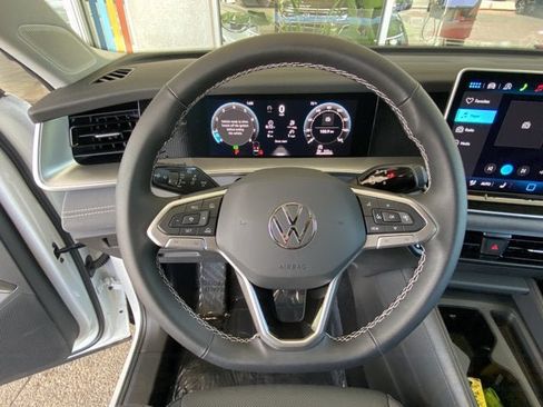 New 2026 Volkswagen Tiguan SE FWD image 24