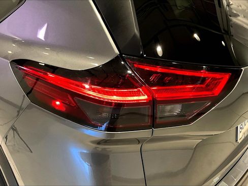 Used 2023 Nissan Rogue SV w/ SV Premium Package image 23