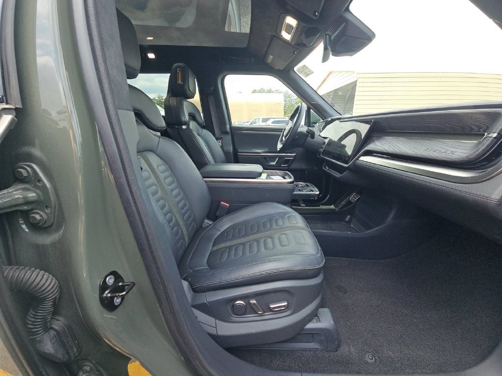 Used 2022 Rivian R1S Launch Edition Quad AWD/4WD image 3