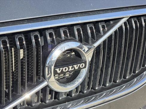 Used 2018 Volvo XC60 T6 Momentum w/ Convenience Package image 9