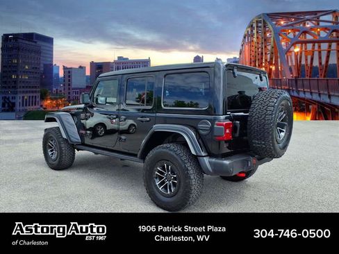 Used 2025 Jeep Wrangler Unlimited Rubicon AWD/4WD image 5
