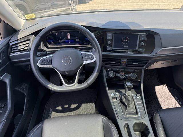 Used 2023 Volkswagen Jetta SE w/ Panoramic Sunroof Package FWD image 14