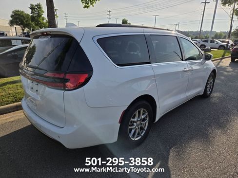 Used 2021 Chrysler Pacifica Touring FWD image 10