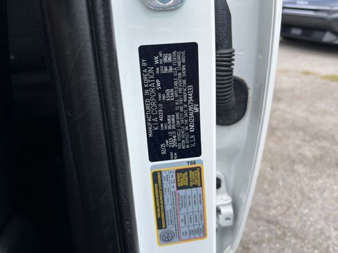 Used 2025 Kia Soul LX w/ LX Technology Package FWD image 34