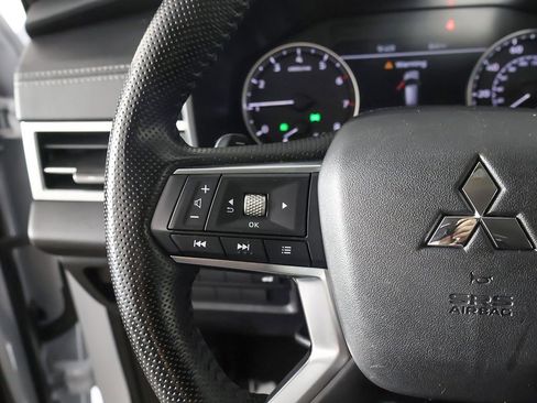 Used 2024 Mitsubishi Outlander SE image 41