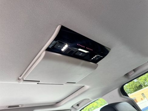 Used 2015 Chevrolet Suburban LT image 37