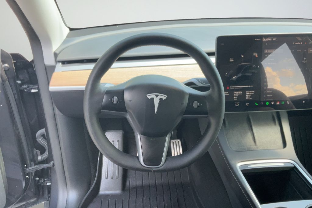 Used 2025 Tesla Model Y Performance AWD/4WD image 17