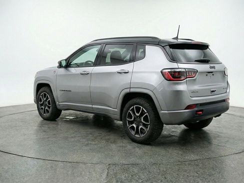Used 2025 Jeep Compass Trailhawk image 6