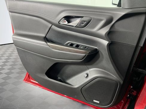 Used 2023 GMC Acadia SLT image 20