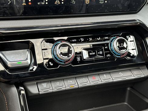 New 2026 GMC Sierra 3500 AT4 w/ AT4 Premium Plus Package image 21