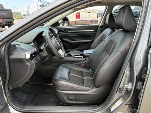 Used 2024 Nissan Altima 2.5 SR FWD image 9