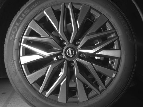 Used 2025 Nissan Altima 2.5 SV image 13