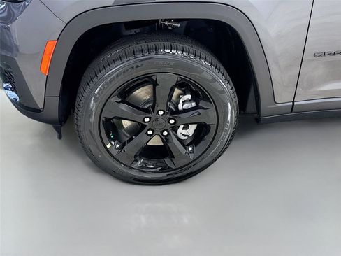 Used 2025 Jeep Grand Cherokee L Limited w/ Black Appearance Package image 31