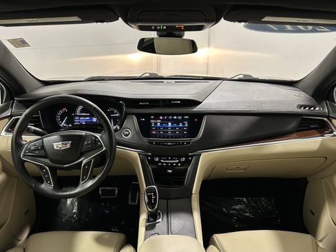 Used 2017 Cadillac XT5 Luxury w/ Driver Awareness Package AWD/4WD image 14